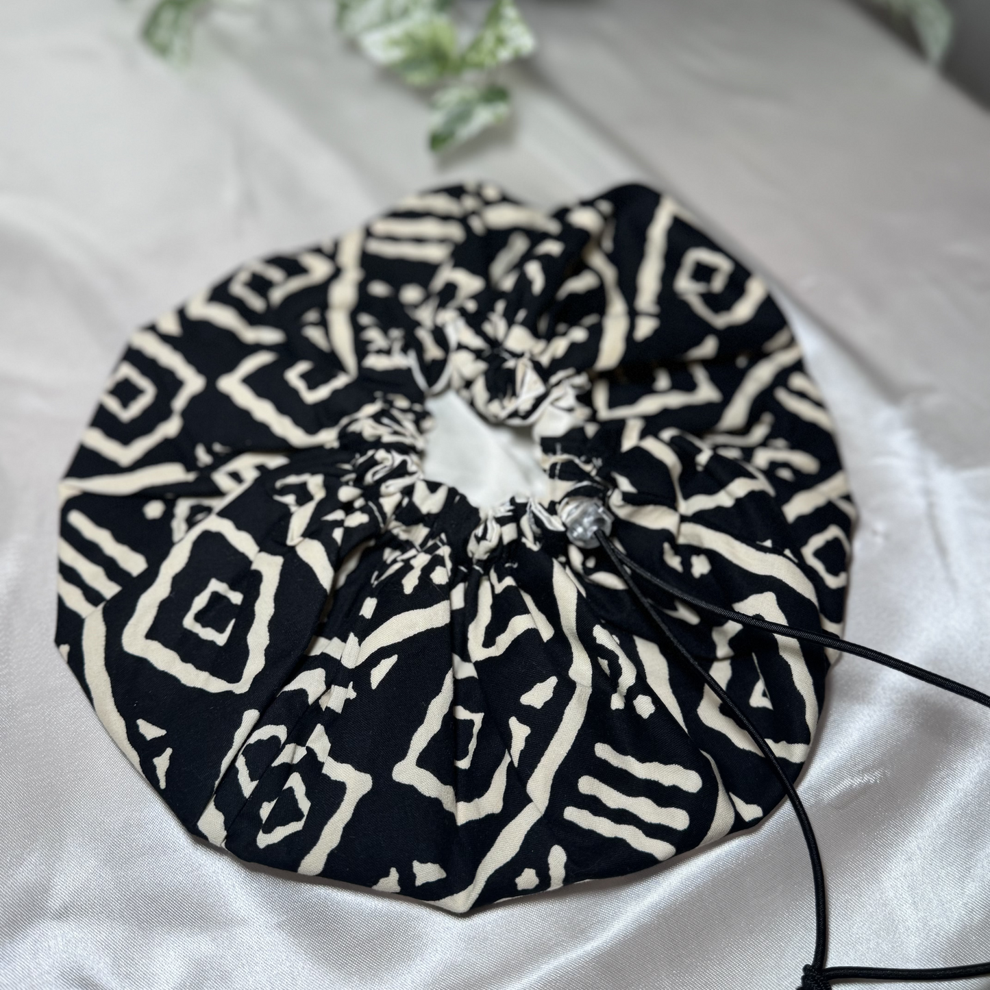 Black & Cream Child Silk Bonnet